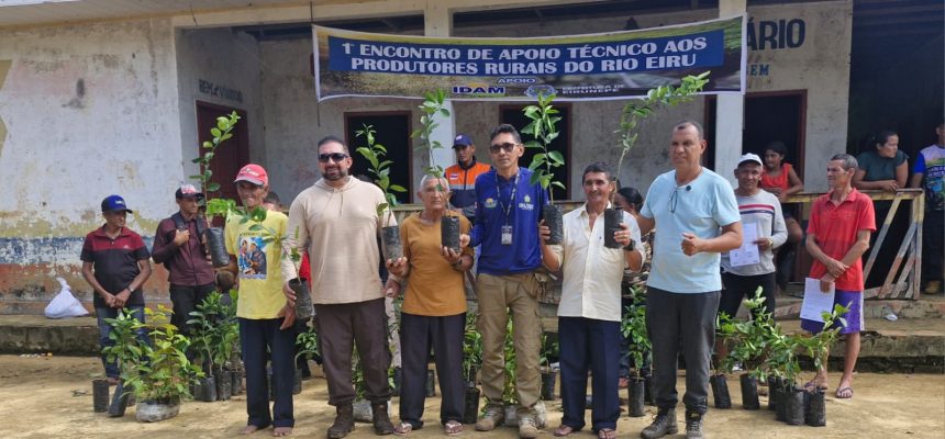 Agricultores familiares de Eirunepé (distante 1.160 quilômetros de Manaus), receberam 160 mudas de café, limão e laranja. Distribuídas pelo Governo do Estado por meio do Instituto de Desenvolvimento Agropecuário e Florestal Sustentável do Estado do Amazonas (Idam) no domingo (16), as mudas devem reforçar a produção de 30 famílias rurais da comunidade Mourão, no rio Eiru.